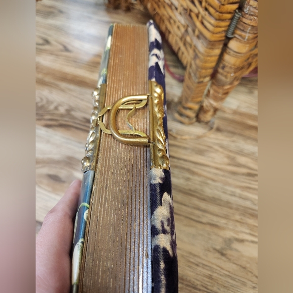 Vtg Victorian Lady & Man CELLULOID PHOTO ALBUM Scrapbook Velvet  Gold Hardware - Picture 6 of 16